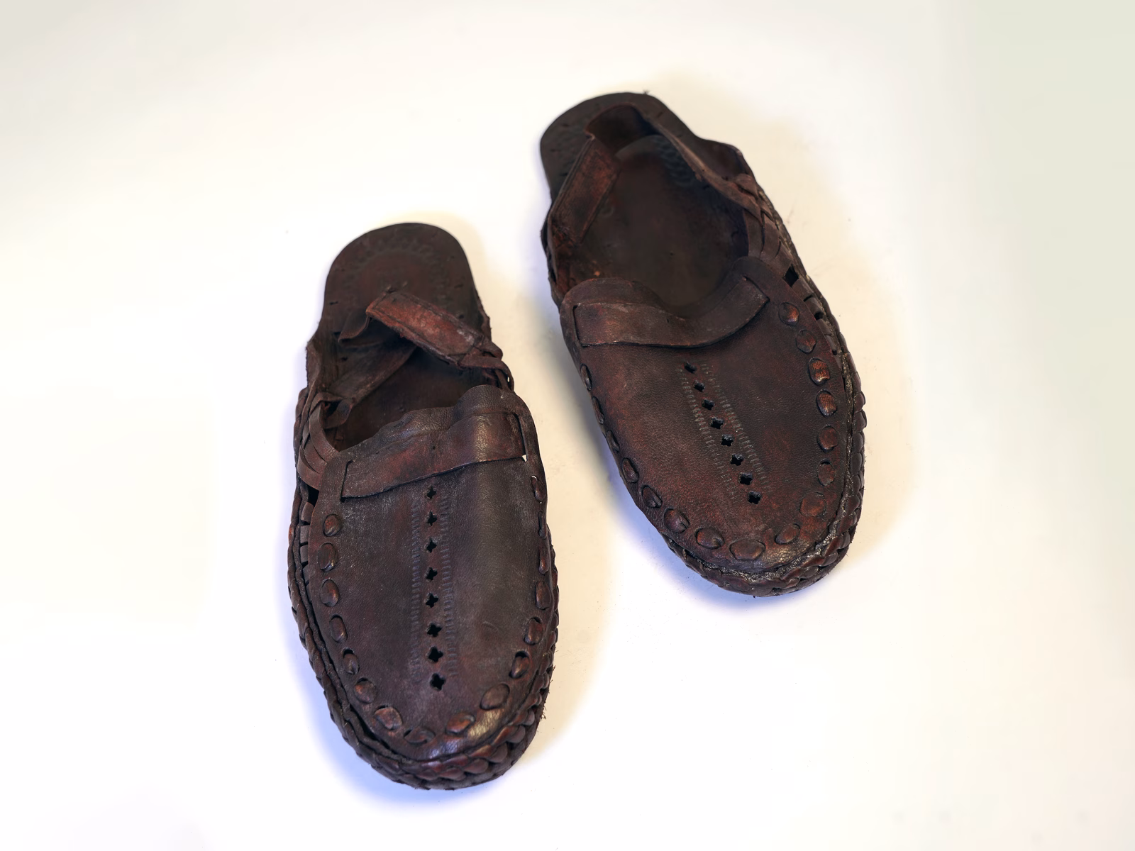 Brown Kolhapuri Chappal – GI Product from Maharashtra